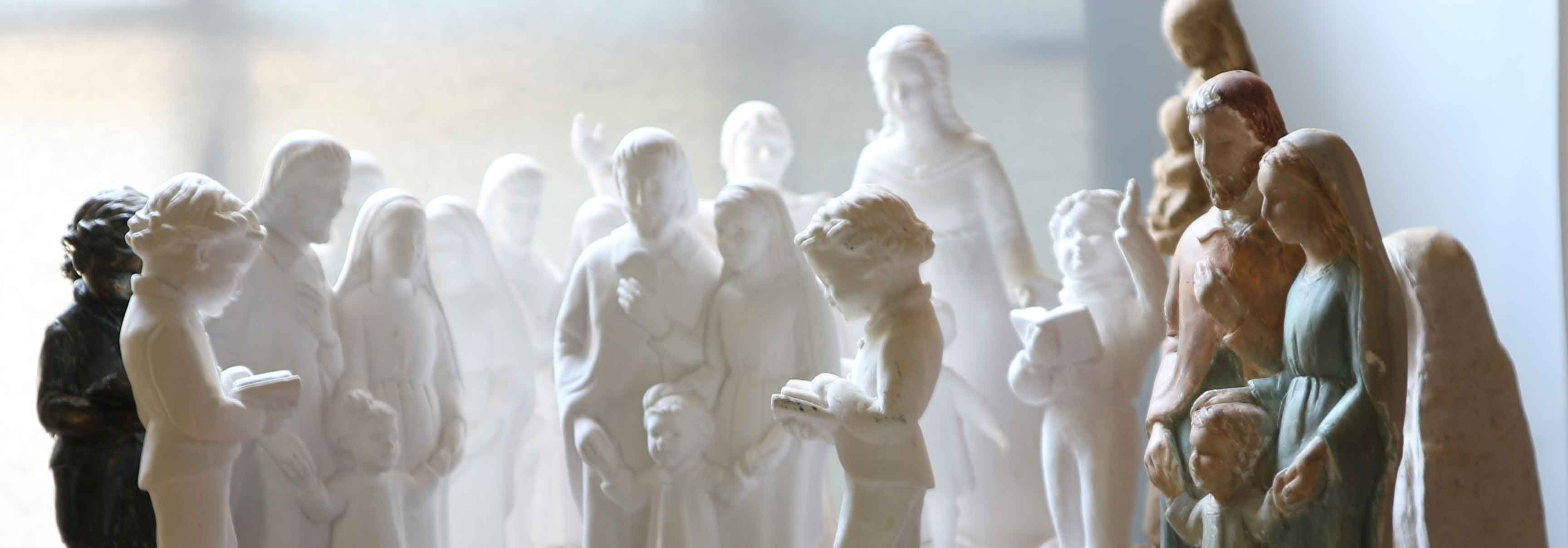 Statuettes dans l'atelier du sculpteur